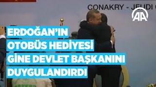 Erdoğan'ın otobüs hediyesi Gine Devlet Başkanını duygulandırdı Resimi