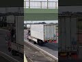 超絶ヤバすぎ 中型トラックにバケヨン超ロング載せてる