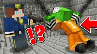 JJ Policeman HURT Mikey Prisoner in Minecraft! - Maizen