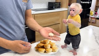 Monkey Lily's adorable reaction when help dad make sponge cake for the first time