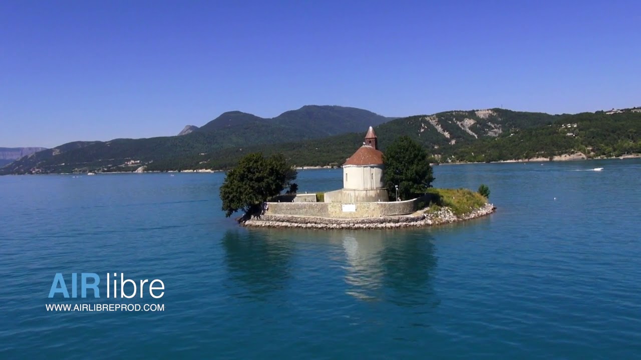 lac de serre ponçon location bateau Lac de Serre Ponçon, baie Saint Michel en vue aérienne par drone