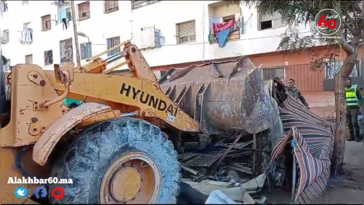 الطراكس دايرة خدمتها في حملة مشتركة لتحرير الملك العمومي بمنطقة سيدي مومن.