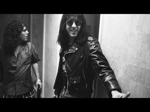 TOMMY RAMONE (Ramones) Are all dead! - THE CRAZY ONES ON THE BUS ep 11 - Twelve drummers with biz...