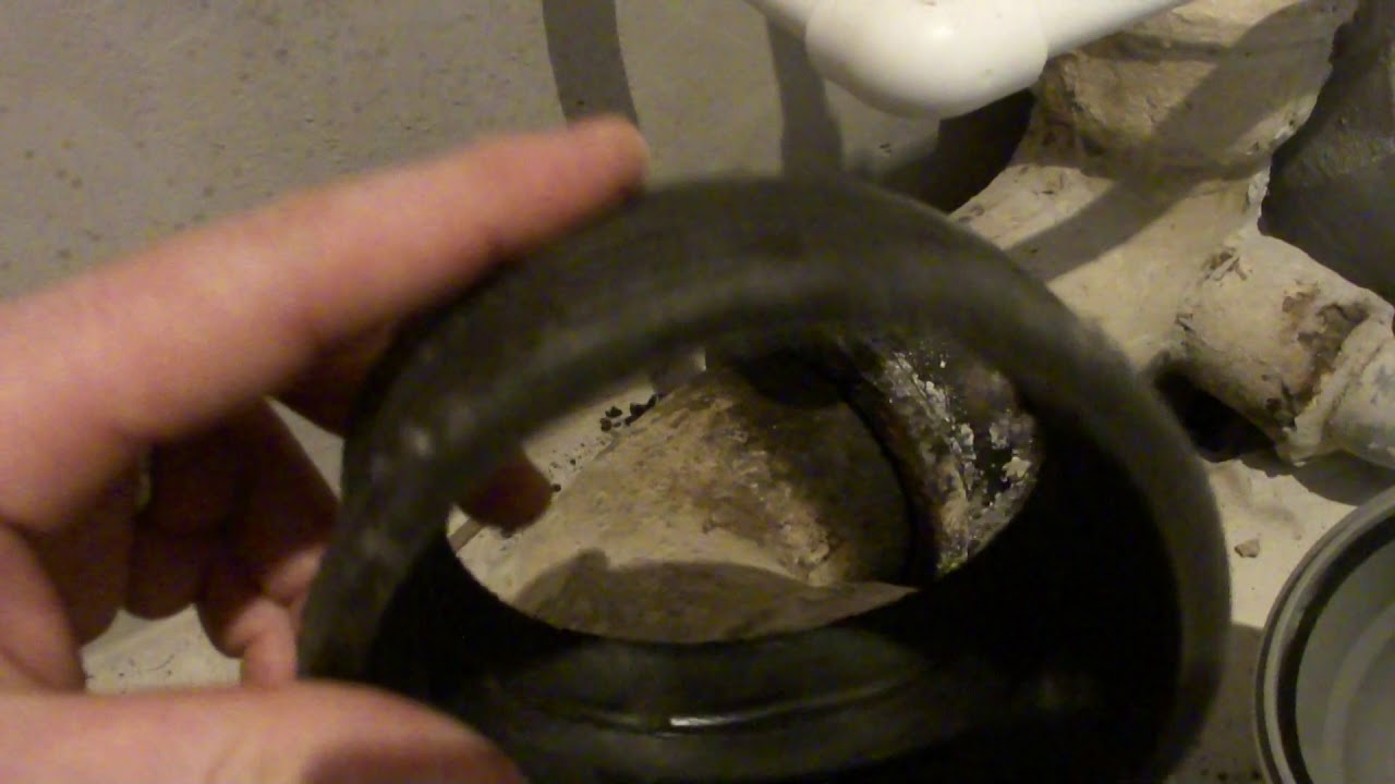 Расчеканка раструба чугунной канализации. - YouTube