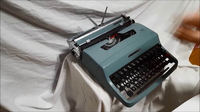 Máquina de escribir Olivetti Lettera 32 – Atelier