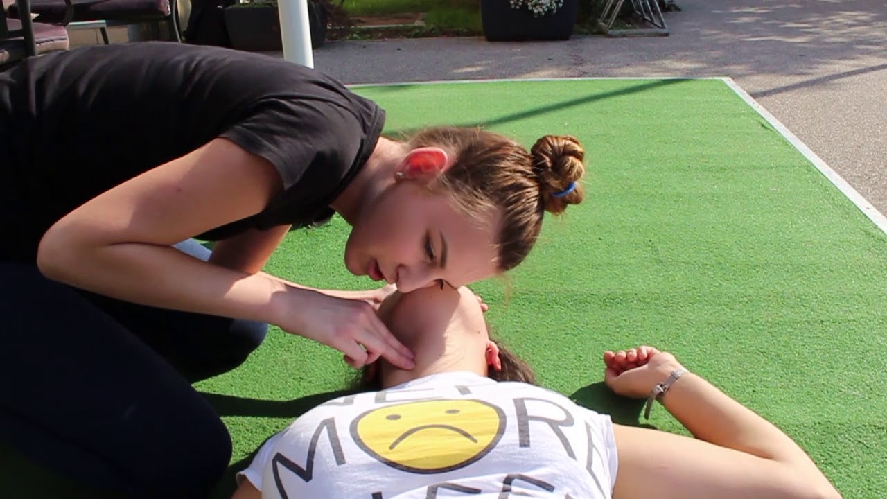 Prva pomoć: oživljavanje vs. bočni položaj (medskvz)