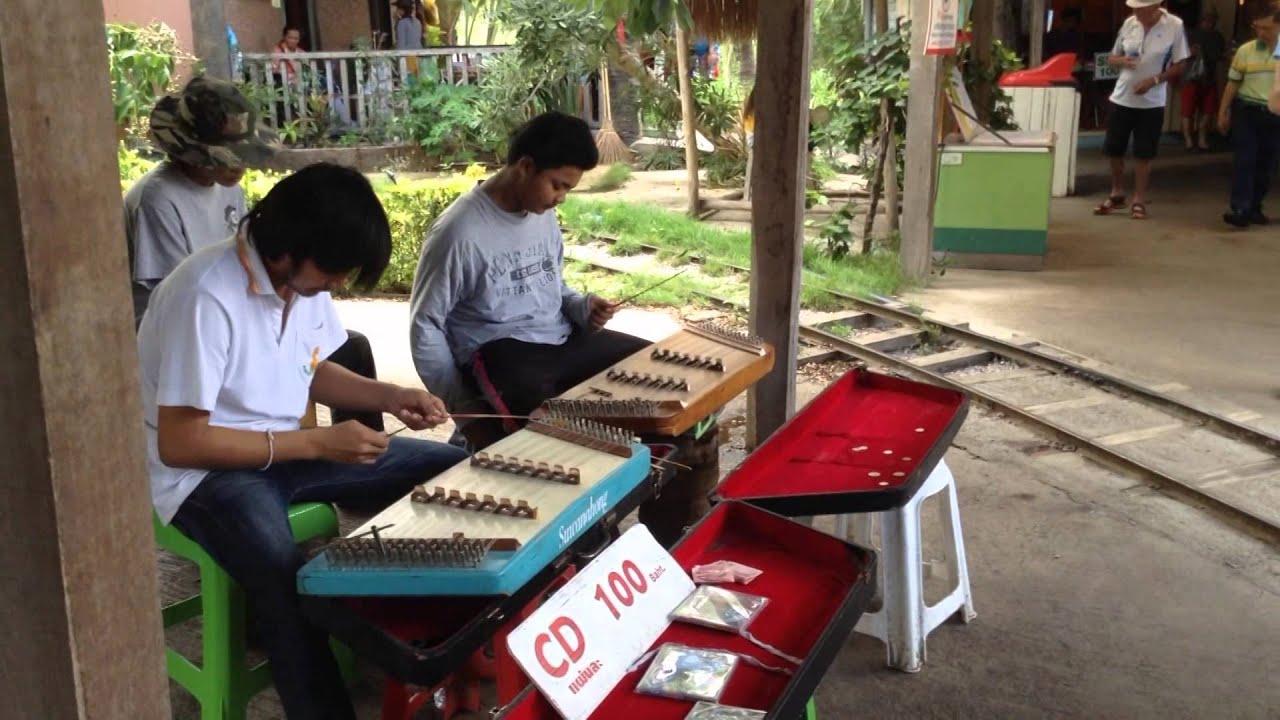 The traditional Thai music instrument show (Dulcimer) -Ko Hok Na Tai ...