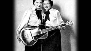 The DeZurik Sisters (Cackle Sisters) - Checker Board Time Intro + Crawdad Song (1950)