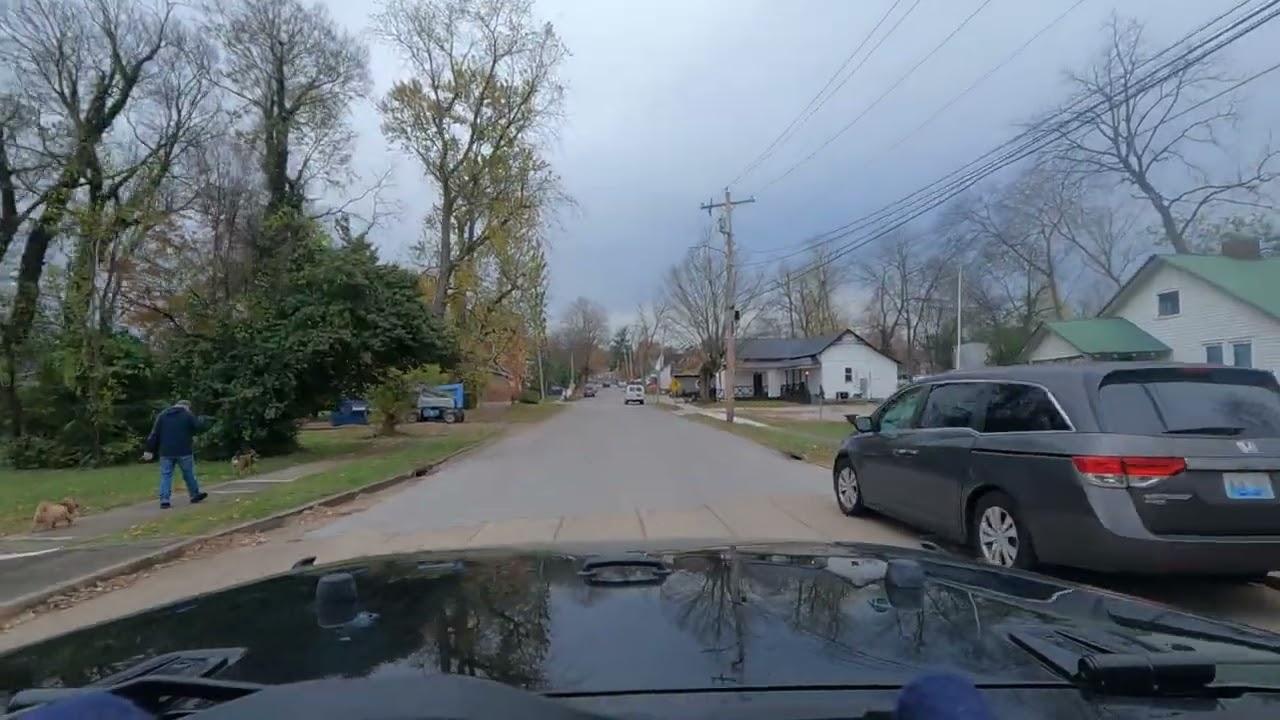 Russellville KY-POP 7500-a Drive through an American Small Town