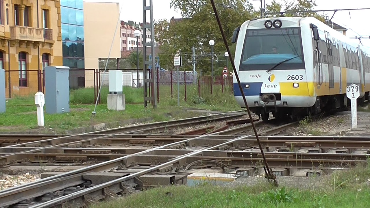 Renfe Ancho Metrico - 2603 en el cruce ferroviario del Berron