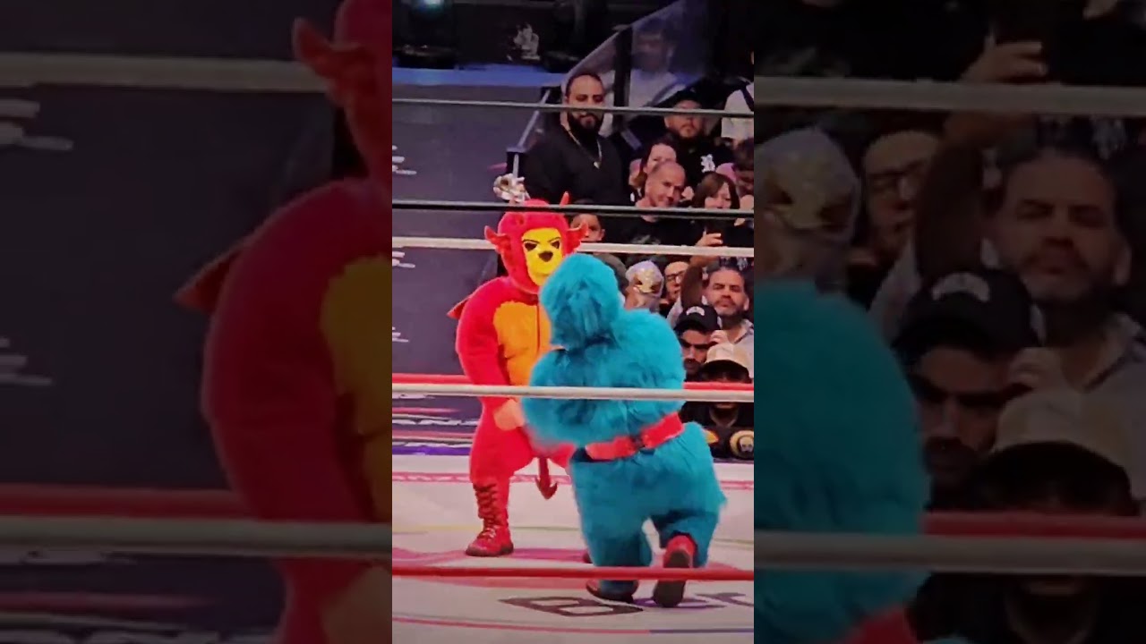 Patadas voladoras de Kemonito a KEMALITO en la Arena México