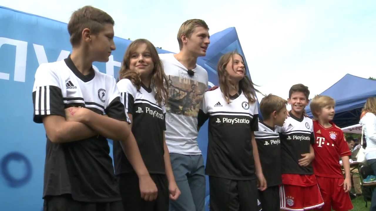 Junior-Camp: Toni Kroos kickt mit Nachwuchsspielern fcb manila