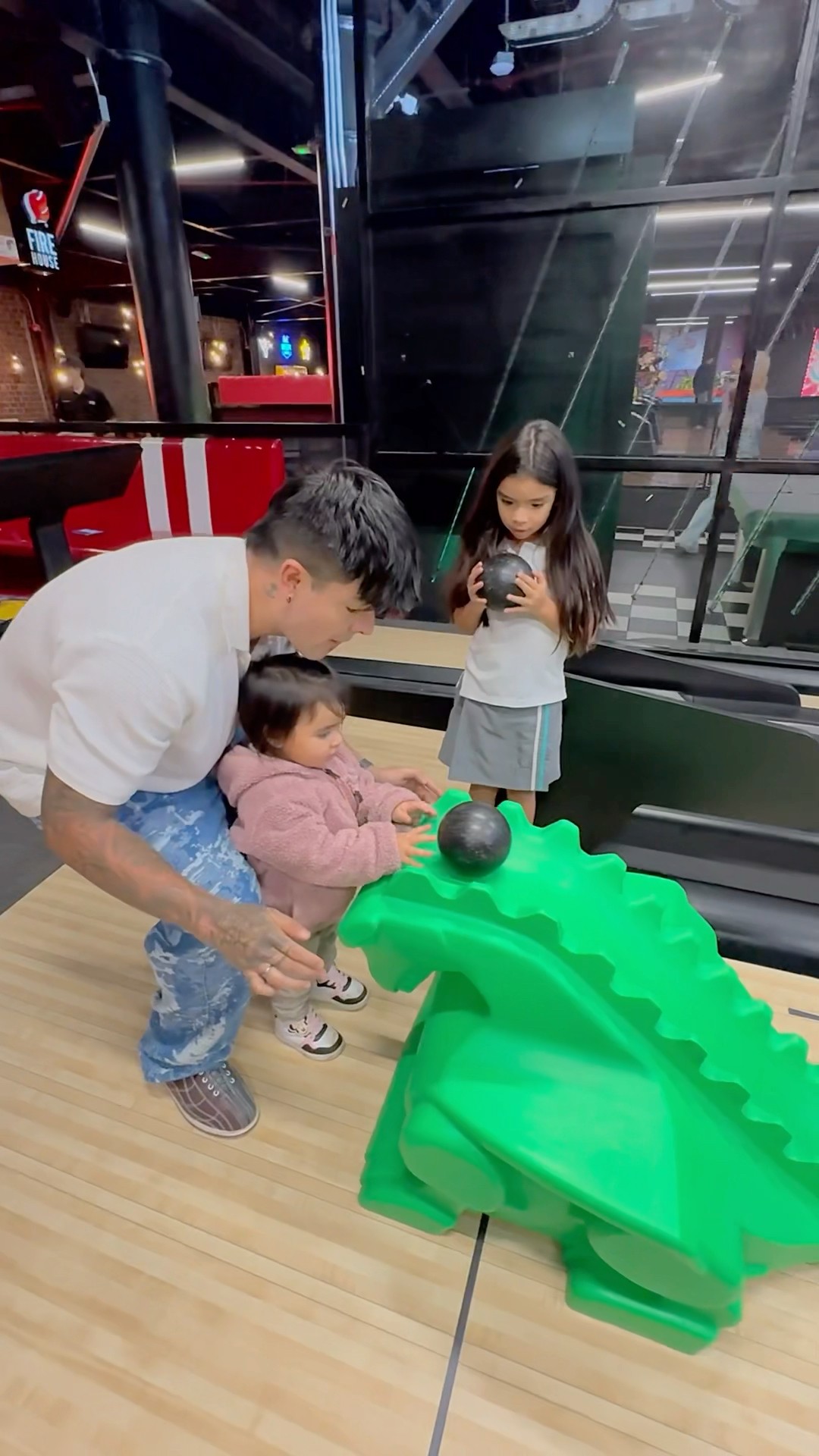 Por primera ve llevamos a nuestra hija a jugar BOLOS ? ?