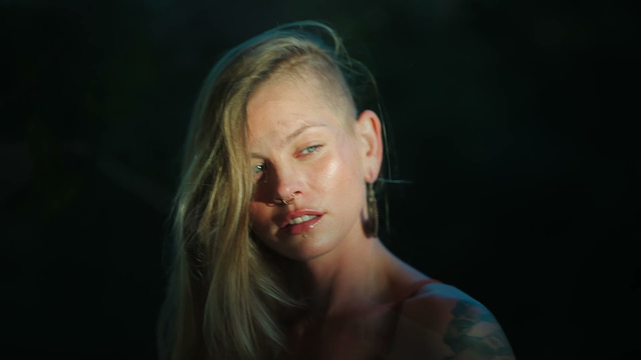 Sammmnextdoor modeling for Missfit Studios - YouTube