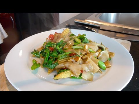 Pad Kee Mao Recipe (Drunken Noodles)  - Hot Thai Kitchen!