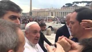 Guillermo Moreno y el Papa en el Vaticano 28-10-2015