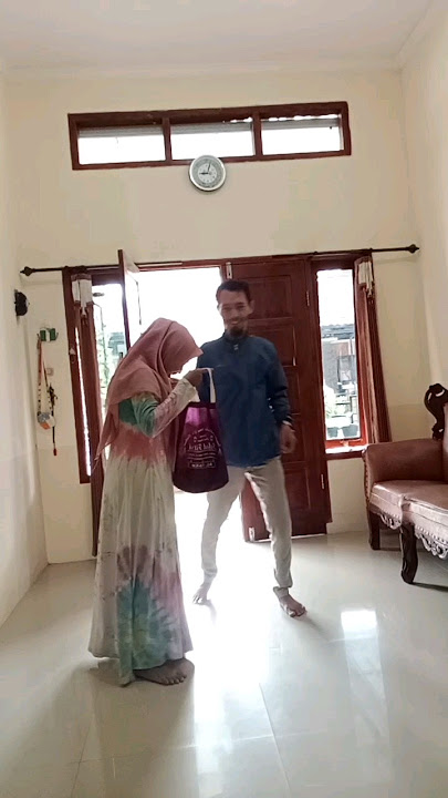 MENYAMBUT SUAMI PULANG #suamiistri #suami #istri #romantis #gajian #gaji #iburumahtangga #viral