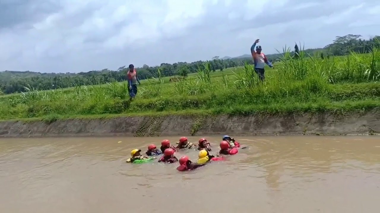 Tingkah lucu emak-emak saat outbound bikin pusing kepala ...