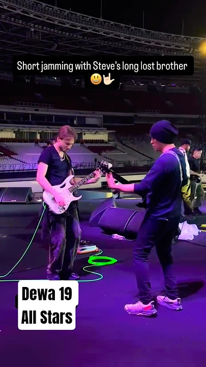 Momen Andra Ramadhan jamming bersama kru Steve Vai. Konser Dewa 19 All Stars