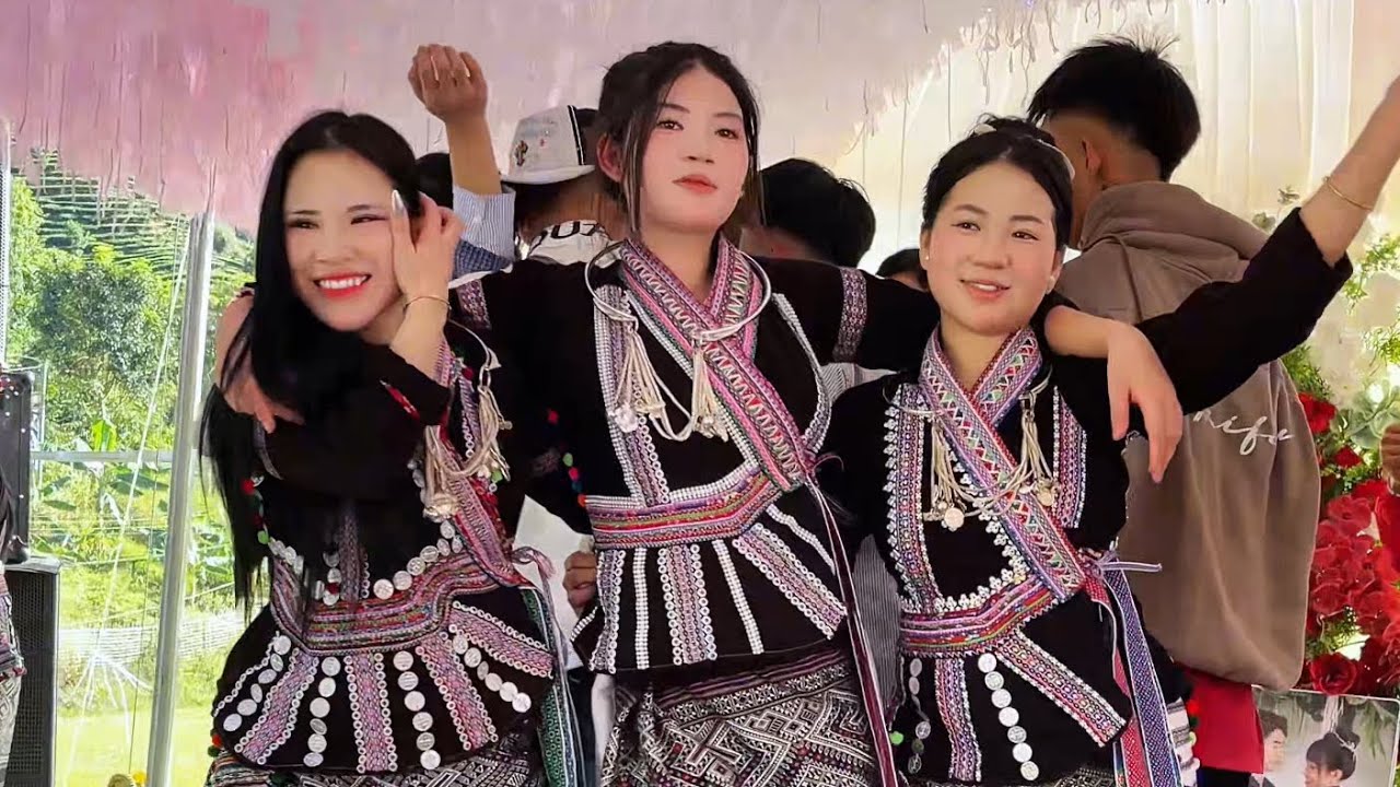 DANCE NHIỆT TÌNH TRONG LỄ THÀNH HÔN VĂN NGÂN & THỊ XÔM TẠI BẢN NÀ CAN BẢN BO