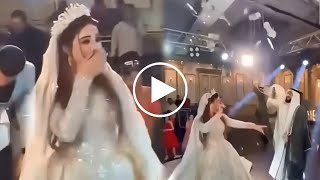 على طريقة الكباريهات : بالفيديو عريس سعودي بيرمي فلوس على عروسته المصرية وهي بترقص ورد فعل المعازيم