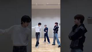 #GodOfMusic 🤟 with #TAESAN #WOONHAK #BOYNEXTDOOR #VERNON #SEVENTEEN #세븐틴 #음악의신 #shorts