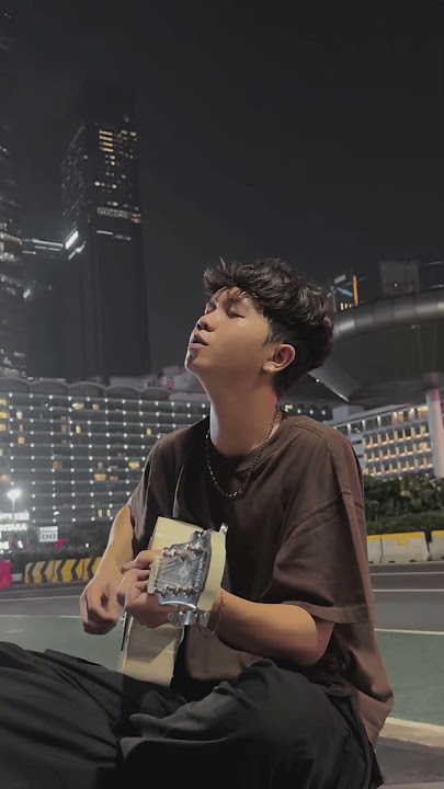 Ketika Kau Tertawa Ku Pandang Dengan Pasti ~ Story Wa