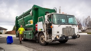 Volvo Wxll - Labrie Top Select Recycling Truck