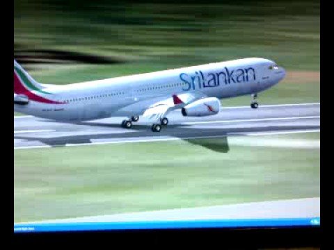 Srilankan A330 smooth landing at Colombo katunayake ,with cross wind.