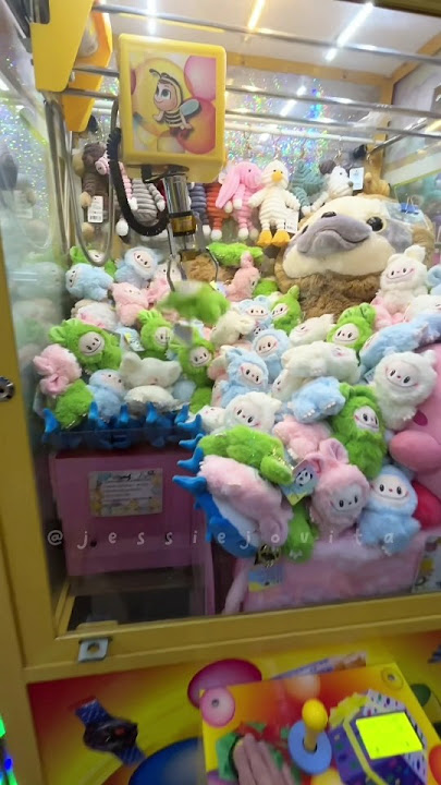 playing the claw machine 🤩 #jessieplaysclawmachine #clawmachine