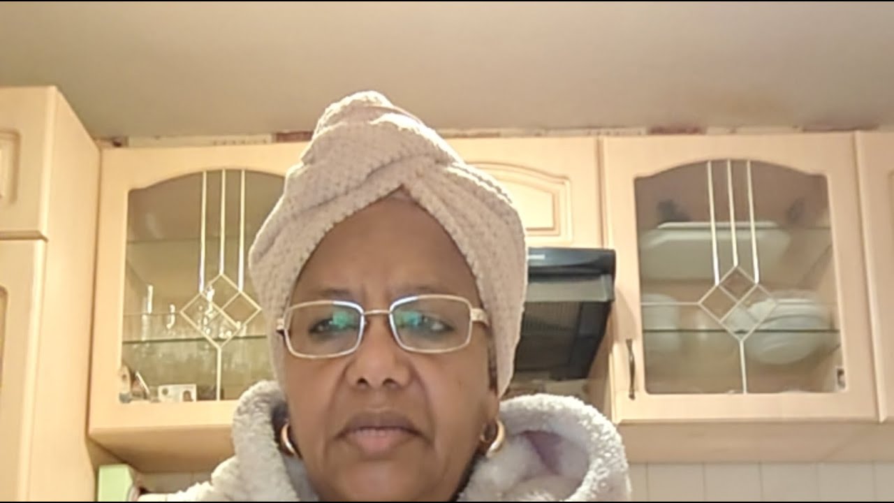 G Kif überträgt einen Livestream.