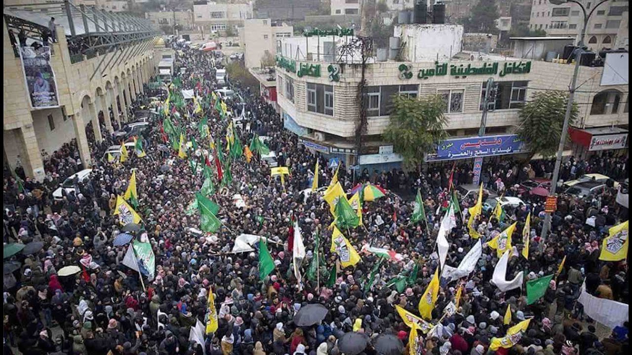 الخليل تودع 17 شهيداً !!