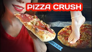 Amazing food feet crush of pizza