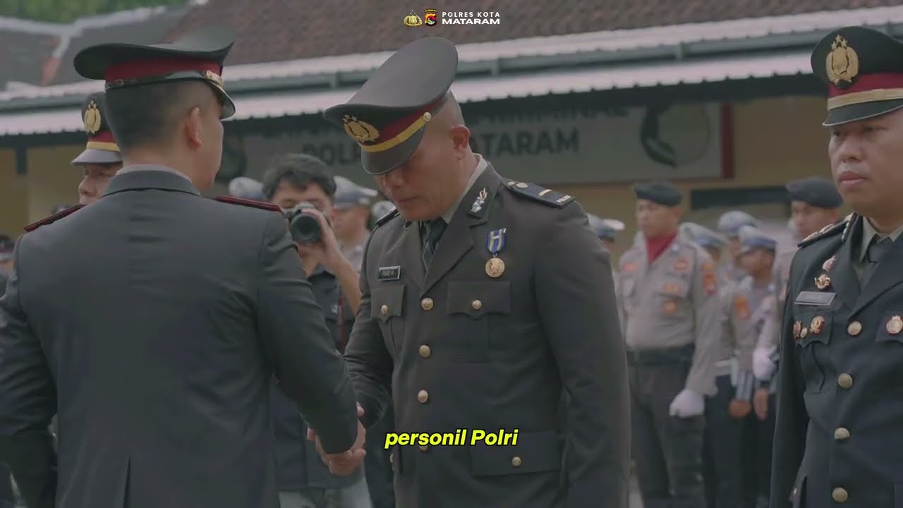 Upacara Penganugrahan Satya Lencana Pengabdian bagi Personel Polresta Mataram @humasresmataramntb375