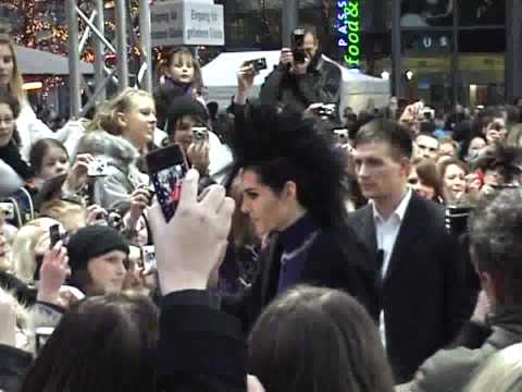 Kino Premiere Arthur 2 - Bill gibt Autogramme - Te...