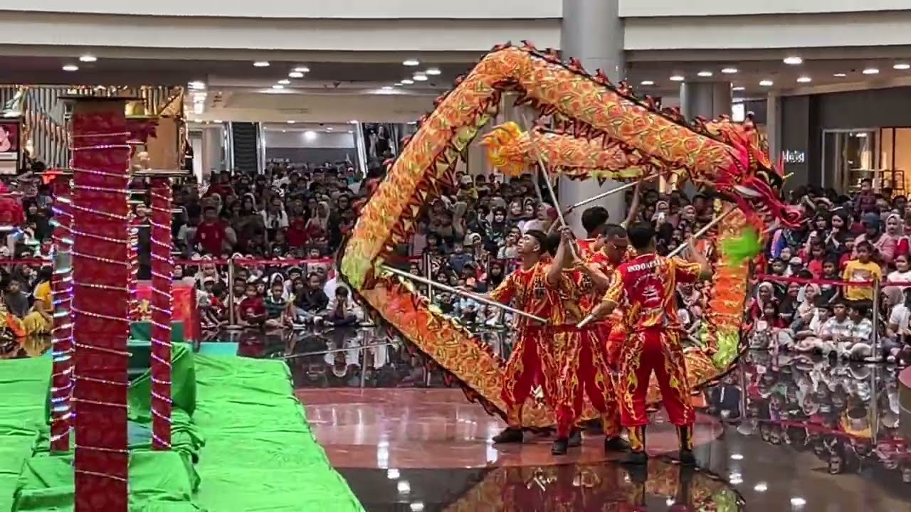 Kaget! Ada Naga & Pertunjukan Imlek di Margo City Depok 🐲 Anak Sampai Nggak Mau Pulang!