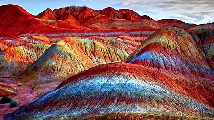 Natural wonders - Rainbow Mountains (China) - DayDayNews