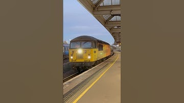 Colas Rail 56105 & 56113 pass Kilmarnock on RHTT duties. 3S94. (20/10/25) #class56 #colasrail #rhtt