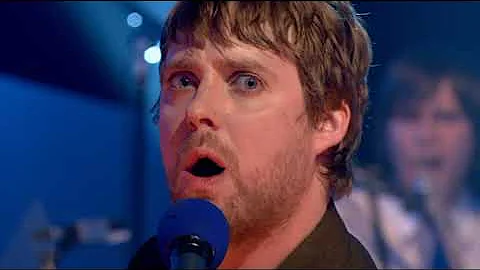 Kaiser Chiefs - I Predict A Riot (Live Jools Holland 2005) (HD)