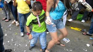 Niño Caleño bailando Choke..