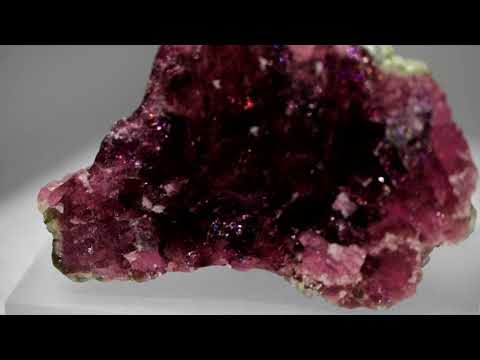 Video: Mineral apa yang ditemukan di Maine?