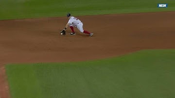 HOU@BOS: Holt snags grounder, gets force at second
