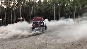 Polaris rzr 800 s drifting