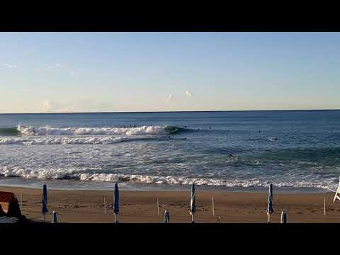 Surfing in Italy. Surf nel mare italiano.