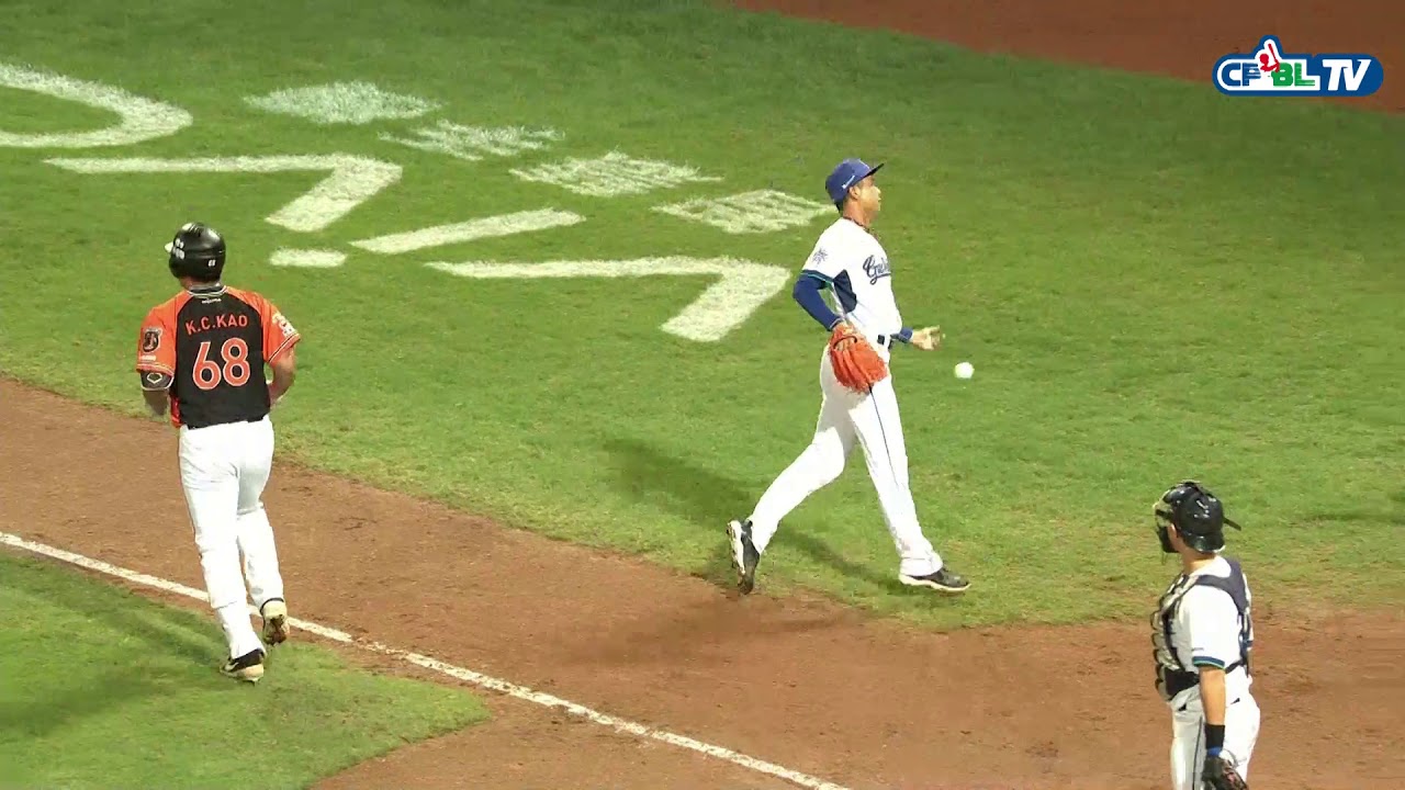 05/10 統一 vs 富邦 七局上，記錯出局數！賴鴻誠漂亮觸殺打者後一時疏忽，多掉一分