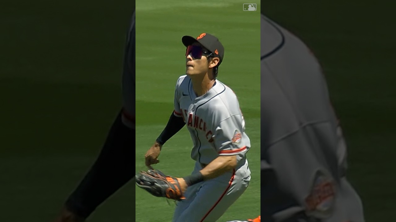 Jung Hoo Lee with the sweet sliding catch 🫰