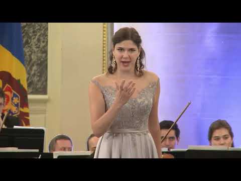 וִידֵאוֹ: Elena Grebenyuk - זמרת אופרה