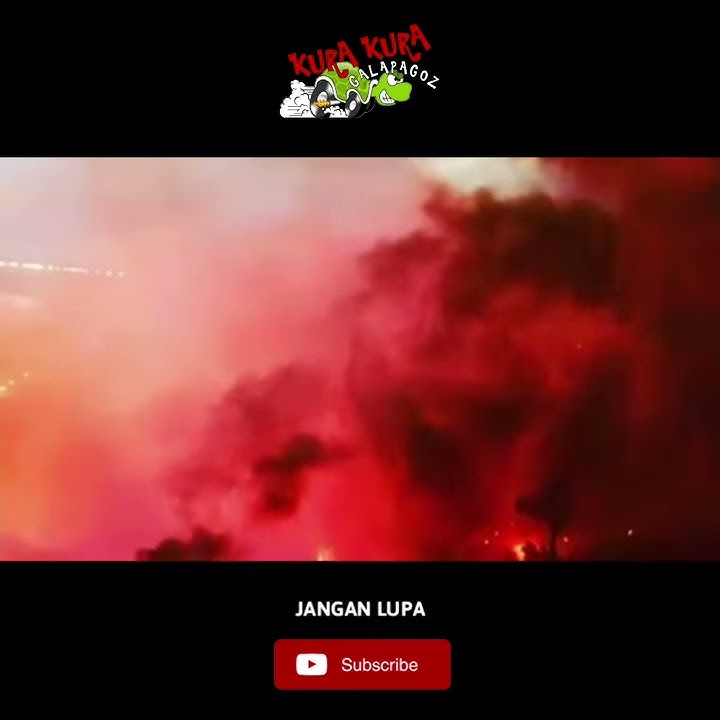 BONEK PESTA FLARE DI GBT #shorts #bonek #bonita #persebaya #flare #fypシ #liga1 #pssi #gbt