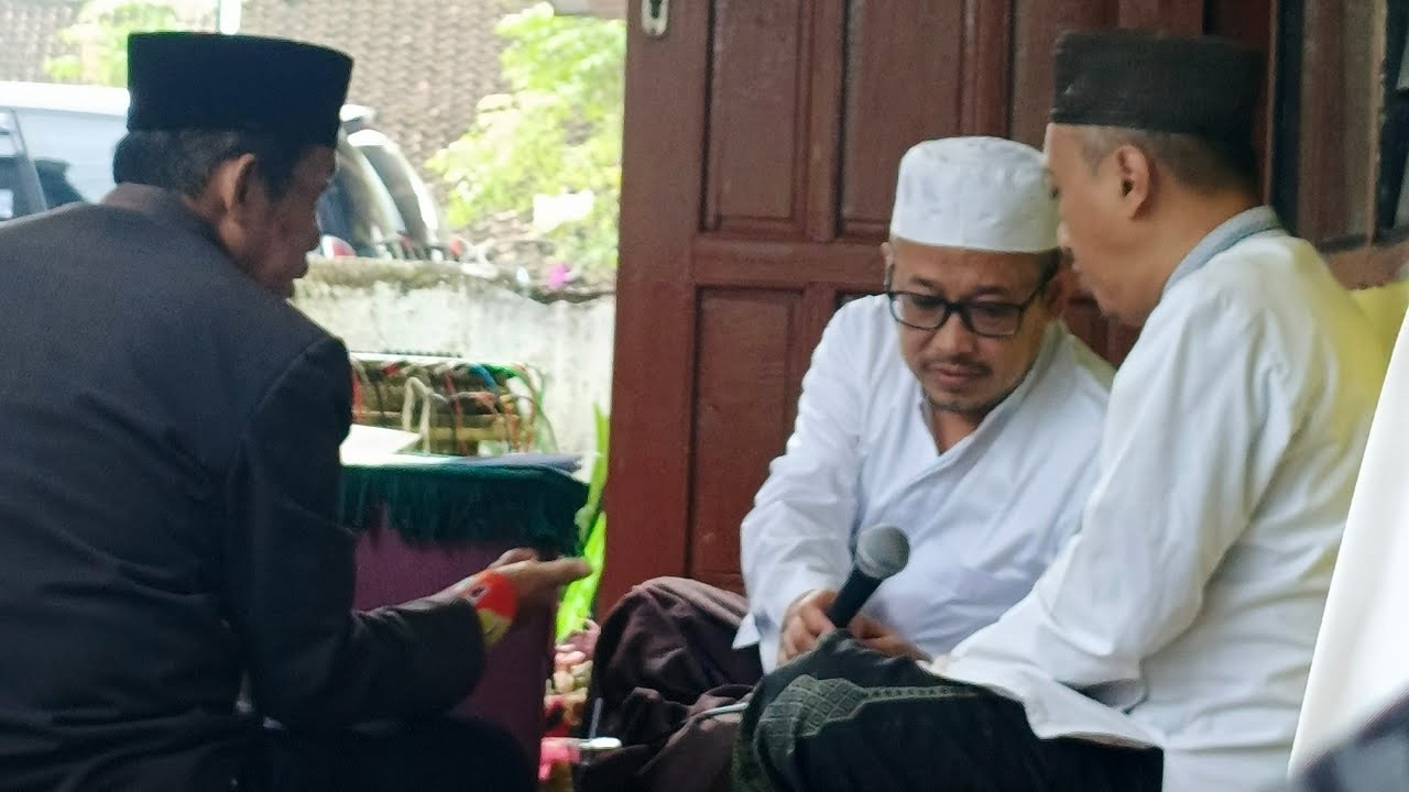 بَارَكَ اللهُ لَكَ وَبَارَكَ عَلَيْكَ وَجَمَعَ بَيْنَكُمَا فِي خَيْرٍ Walimatul ursy Cipaa &Qina