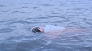 видео: ФИЛЬМ! КУПАЯСЬ В УЕДИНЕННОМ ОЗЕРЕ ДЕВУШКА ЗАМЕТИЛА ЧТО ЗА НЕЙ НАБЛЮДАЮТ! Отель картинка: ФИЛЬМ! КУПАЯСЬ В УЕДИНЕННОМ ОЗЕРЕ ДЕВУШКА ЗАМЕТИЛА ЧТО ЗА НЕЙ НАБЛЮДАЮТ! Отель